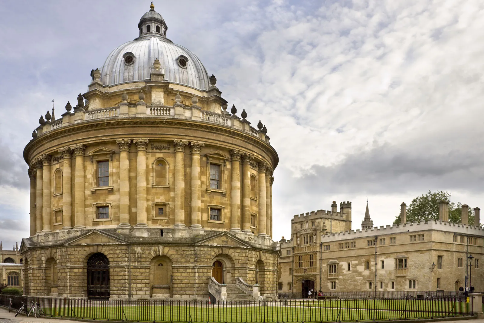 Radcliffe-Camera-part-James-Gibbs-Oxford-England-1749